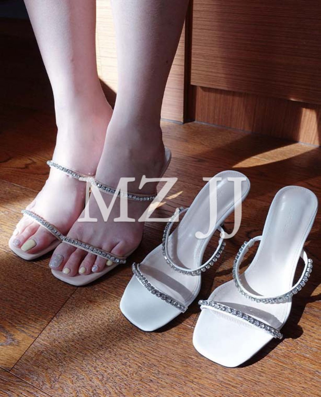 SD10149WH Sandals