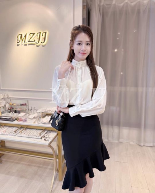 SK12218BK Skirt