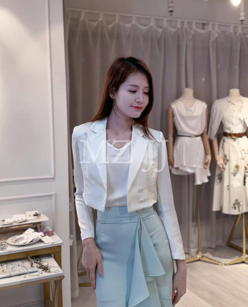 BZ10568WH Blazer